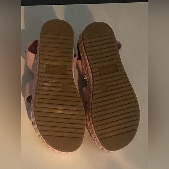 Steve Madden
Krissy Sandal
NWOT
Size 13
Pink Platform Sandals - Picture 5 of 5